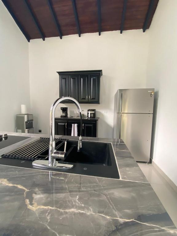 Una cocina o cocineta en House with pool IM