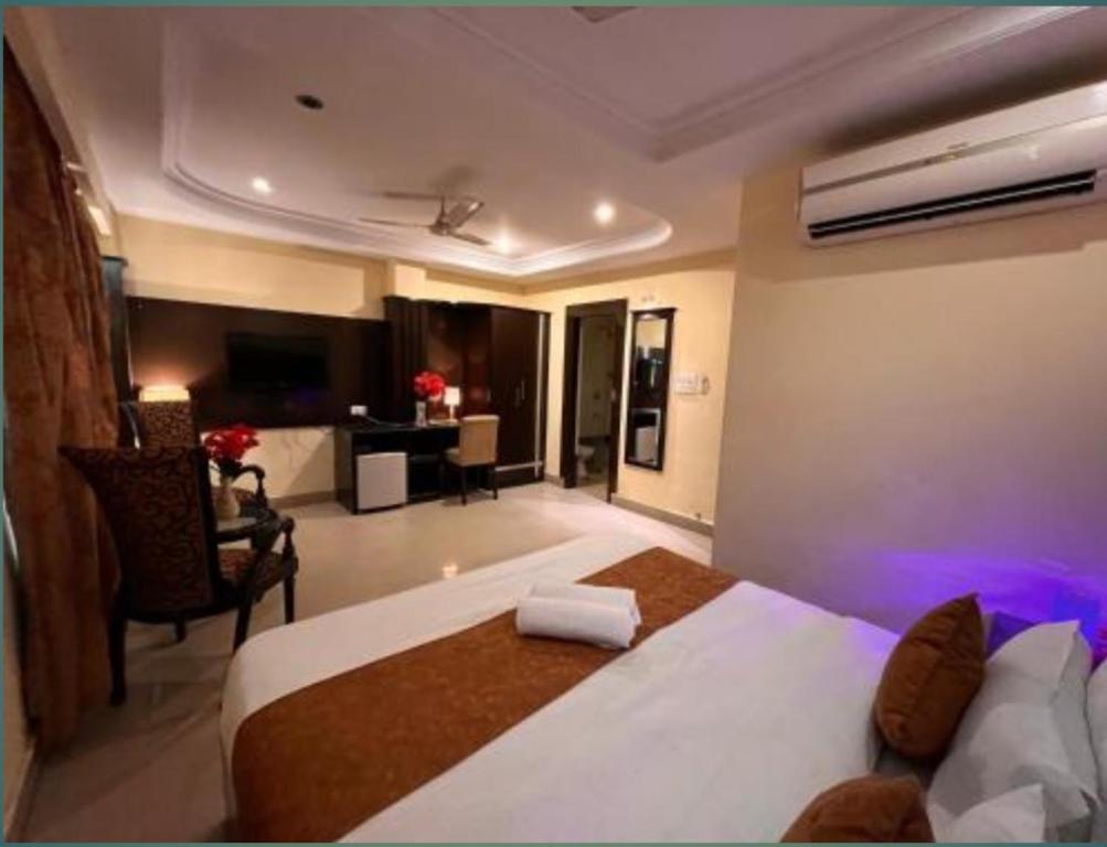 Postel nebo postele na pokoji v ubytování The Reo Lodge, Haridwar