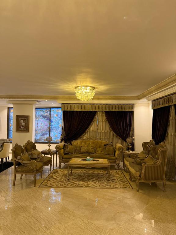 Posezení v ubytování Grand Apartment Pyramids