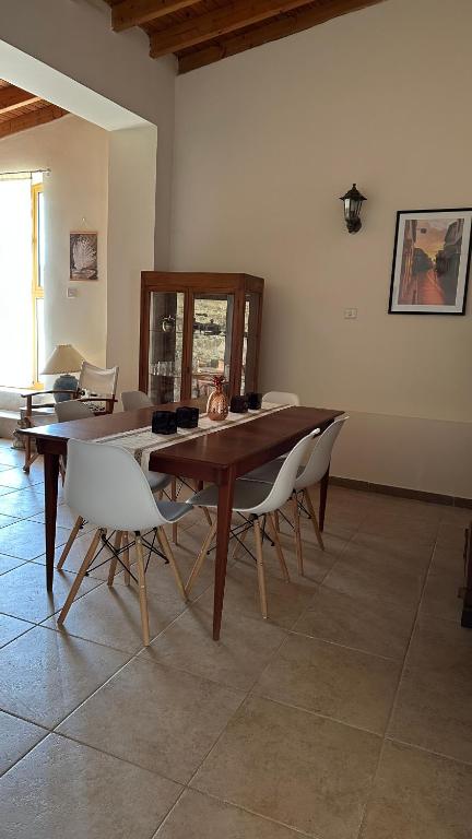 Fotografie z fotogalerie ubytování Loucy’s Art Home v destinaci Mandria