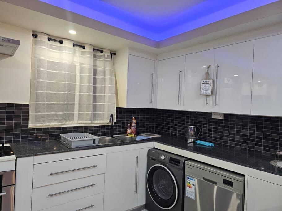 Η κουζίνα ή μικρή κουζίνα στο Peaceful, warm and cosy