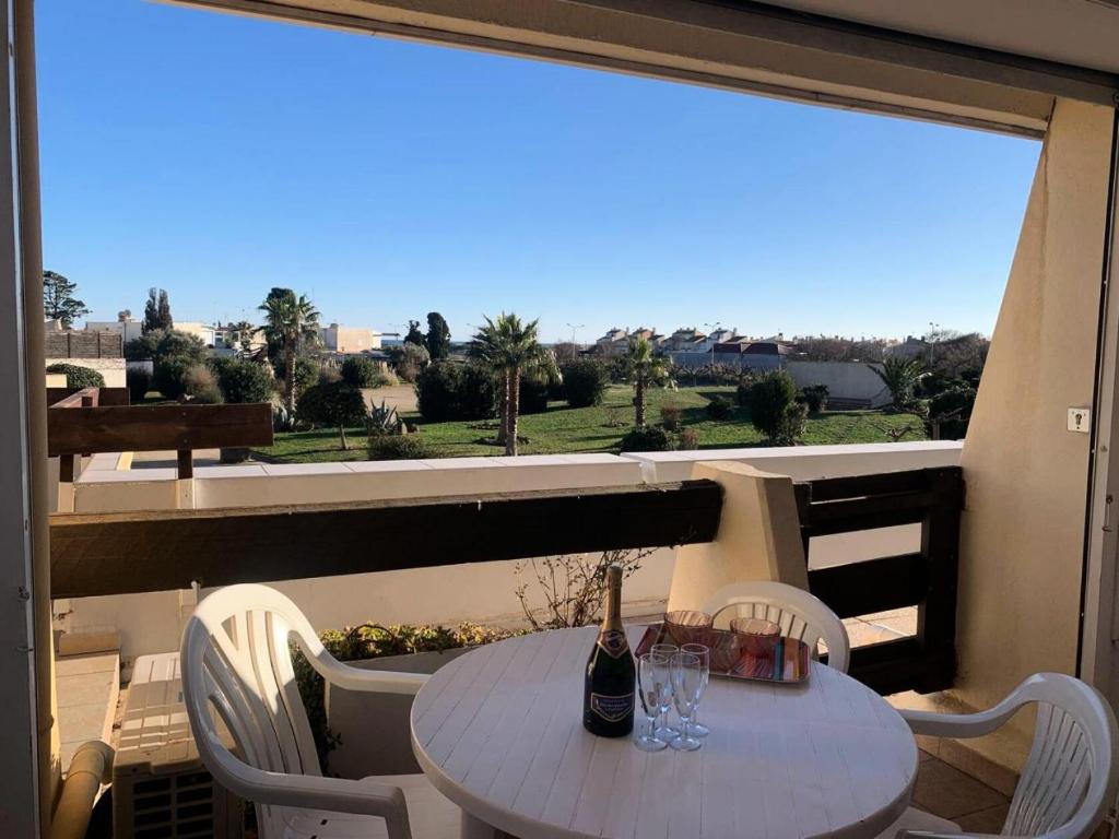 домашний нудизм' 640 нудизм стоковые фото – бесплатные и стоковые фото RF от Dreamstime