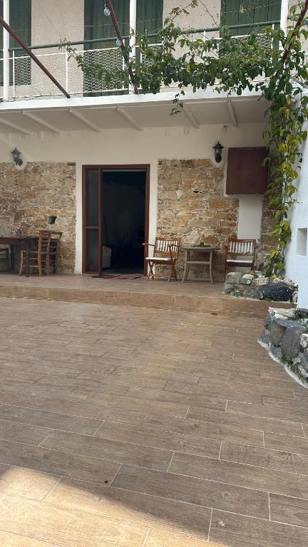 Balkón nebo terasa v ubytování Loucy’s Art Home