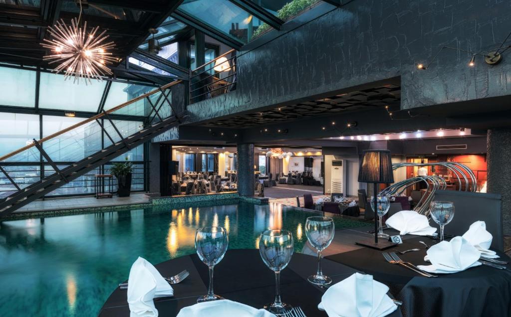 Bazén v ubytování Hotel Arka nebo v jeho okolí