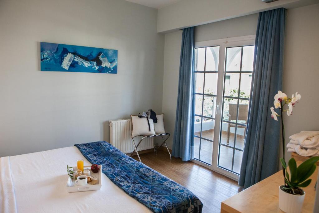 Postel nebo postele na pokoji v ubytování Kronos Hotel
