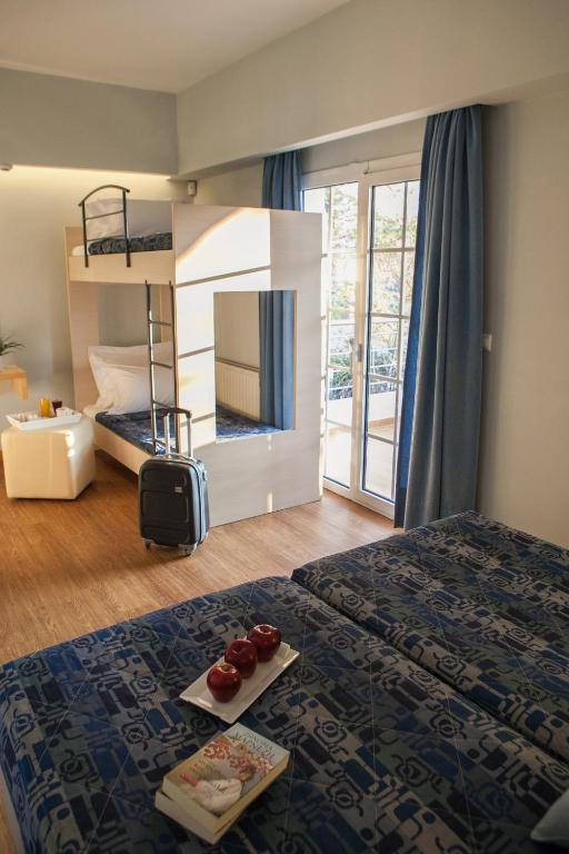 Postel nebo postele na pokoji v ubytování Kronos Hotel