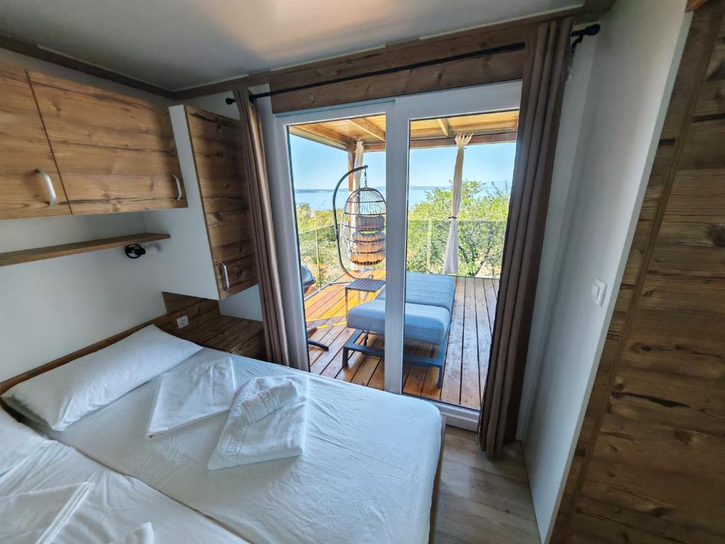 Postel nebo postele na pokoji v ubytování Mobile home Sparkle TT