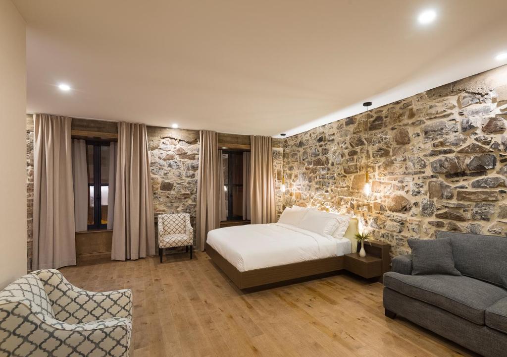 
King-bed studio with Sofa-bed - MK156
