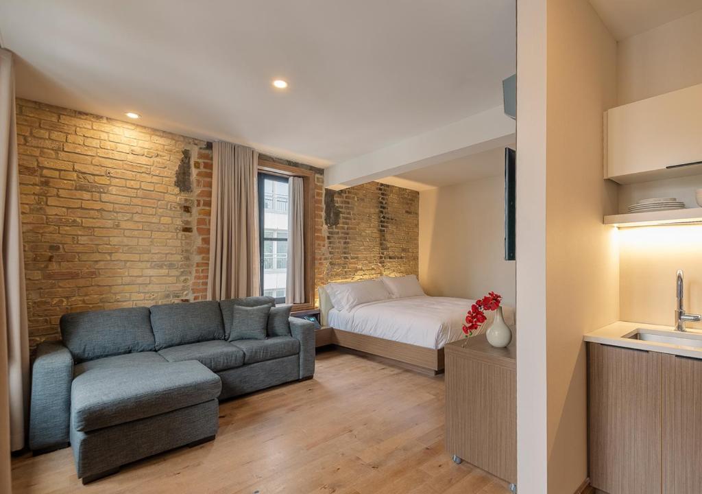 
King-bed studio with Sofa-bed - MK351
