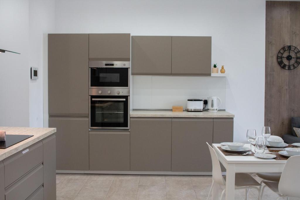 Kuchyň nebo kuchyňský kout v ubytování Sandstone Apartment 17