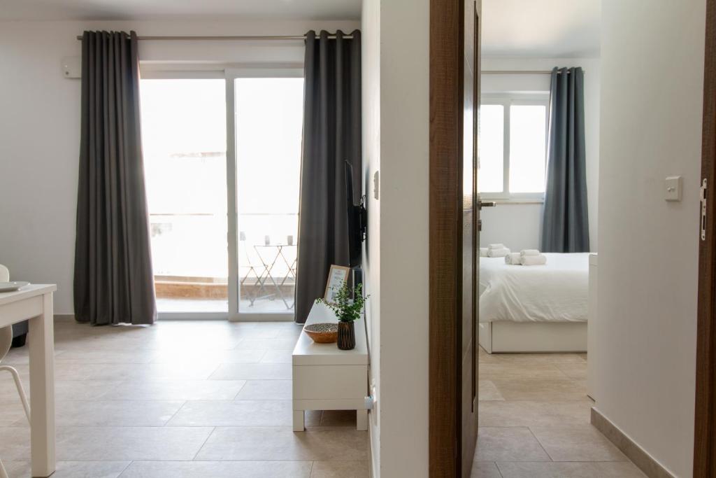 Postel nebo postele na pokoji v ubytování Sandstone Apartment 17