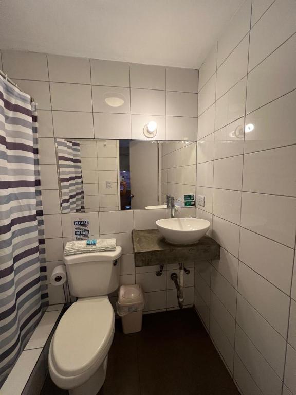 Koupelna v ubytování B&B Wasi Airport Lima