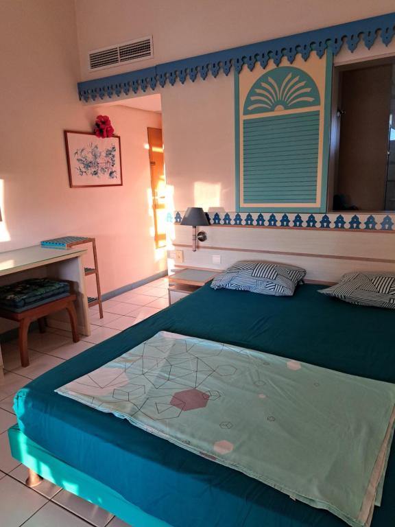 Postel nebo postele na pokoji v ubytování STUDIO FONCTIONNEL dans HOTEL CARAYOU SPA PISCINES