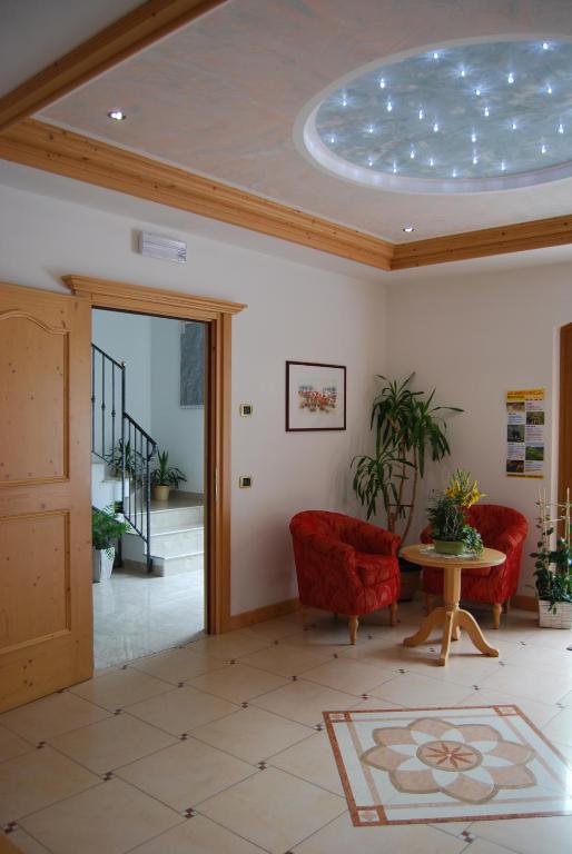 Posezení v ubytování Hotel Garni Arnica