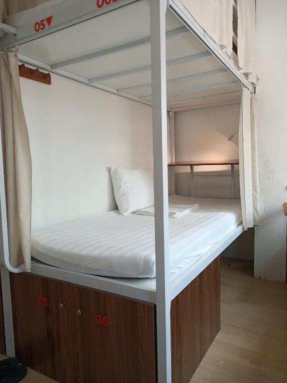 Postel nebo postele na pokoji v ubytování Urban Nest Dormitory