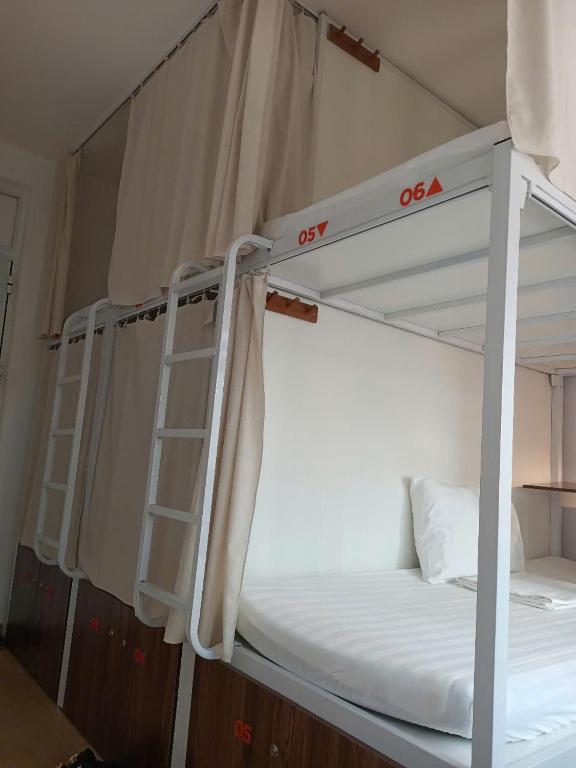 Postel nebo postele na pokoji v ubytování Urban Nest Dormitory