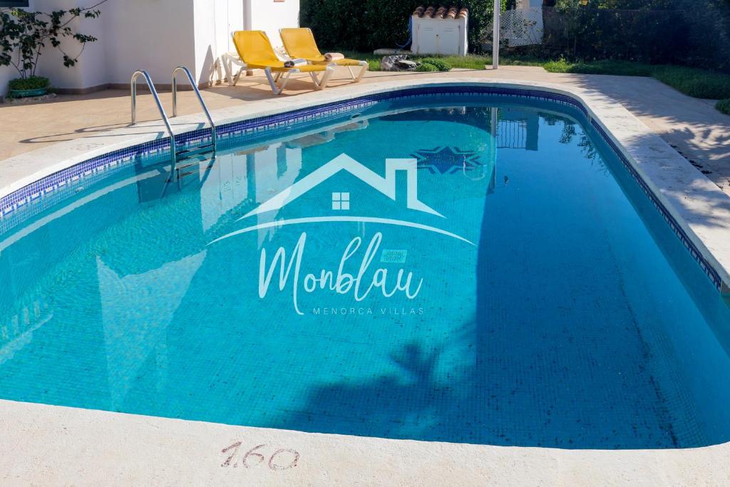 The swimming pool at or close to ViLLA DESI