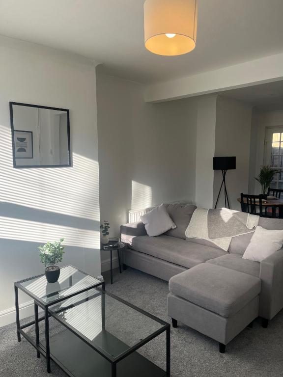 a living room with a couch and a table at 2Bed Sleeps 3 - Central Near Train Station Wifi in Dartford