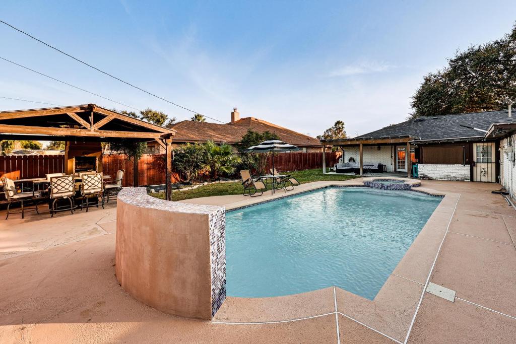 a swimming pool in a yard with a house at 3 Mi to Downtown McAllen Quiet Home with Pool in McAllen