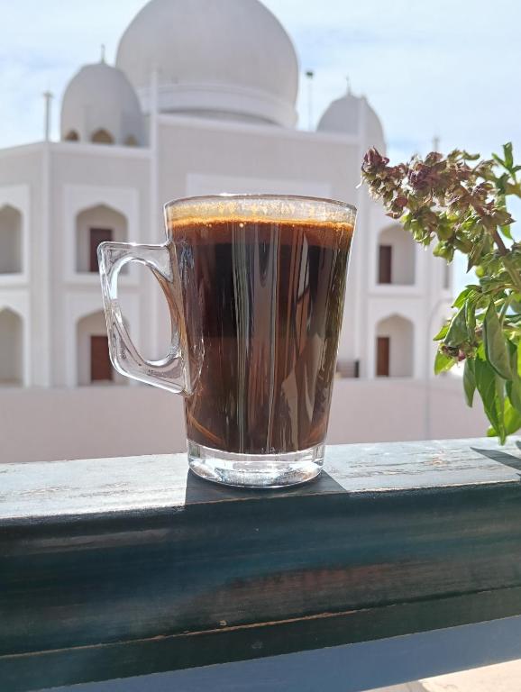 Příslušenství pro přípravu čaje a kávy v ubytování Golden Rent Porto Sharm