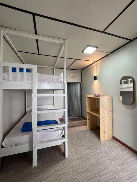 Postel nebo postele na pokoji v ubytování LY Lodge