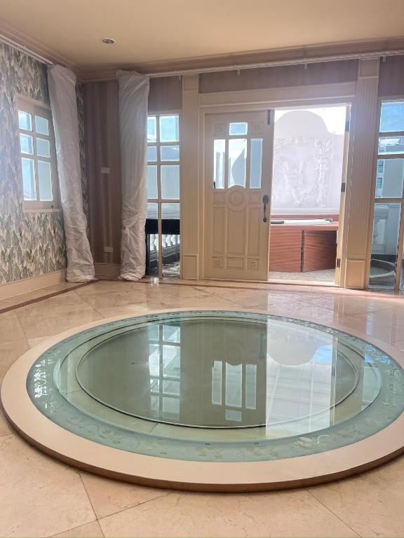 V20 Boutique Jacuzzi Hotel - Resim 38