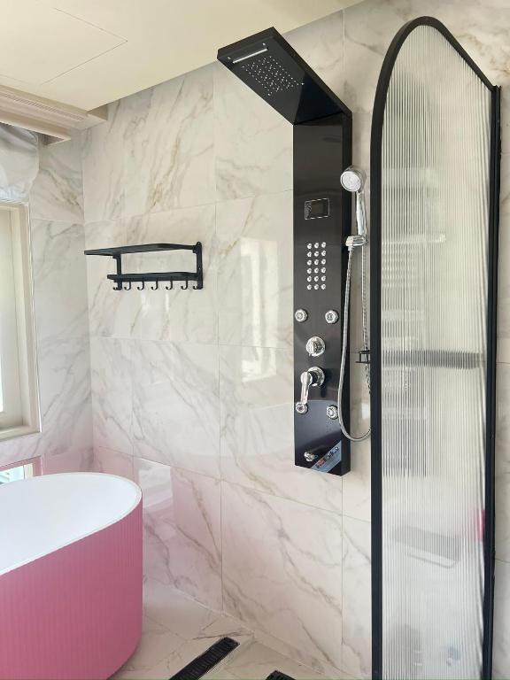 V20 Boutique Jacuzzi Hotel - Resim 33