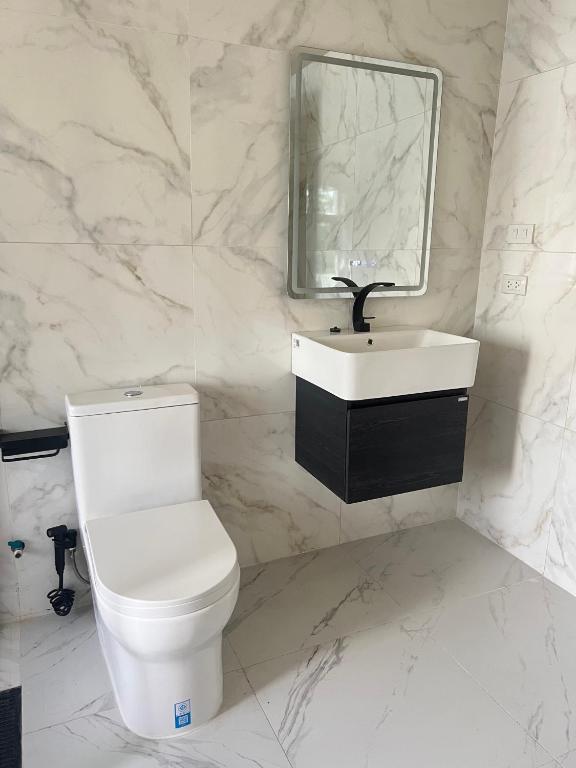 V20 Boutique Jacuzzi Hotel - Resim 32