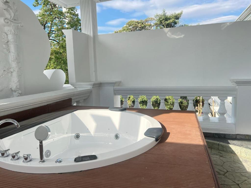 V20 Boutique Jacuzzi Hotel - Resim 30