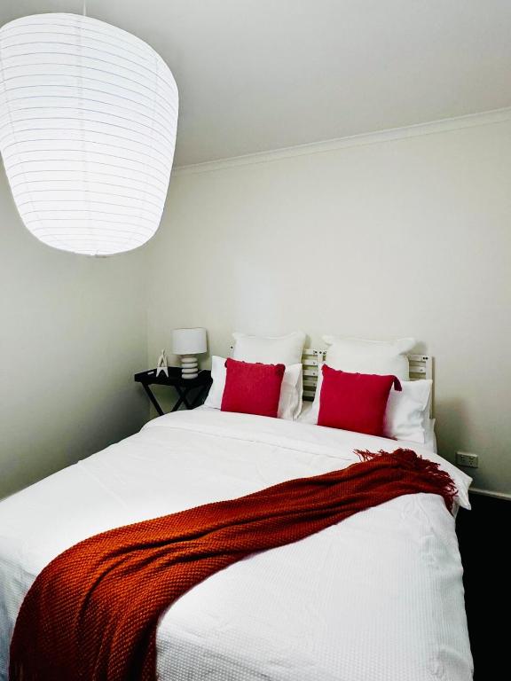 Voodi või voodid majutusasutuse Modern Escape with Open Yard toas