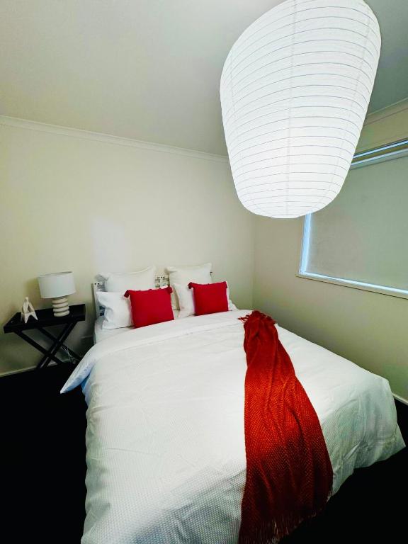 Voodi või voodid majutusasutuse Modern Escape with Open Yard toas