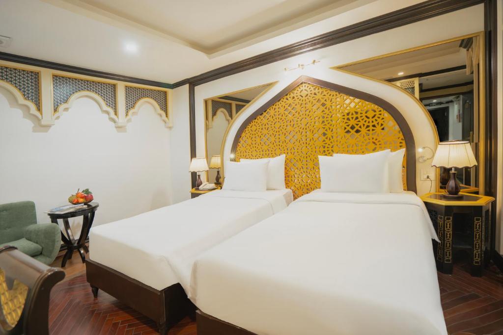 Postel nebo postele na pokoji v ubytování Hotel Du Palace