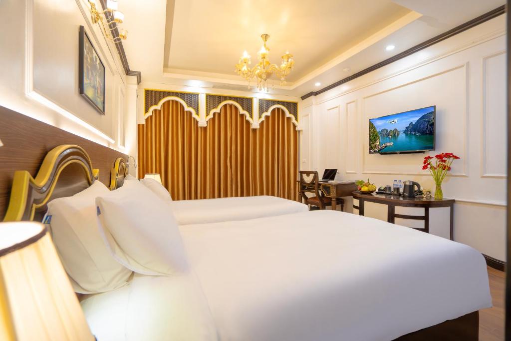 Postel nebo postele na pokoji v ubytování Hotel Du Palace