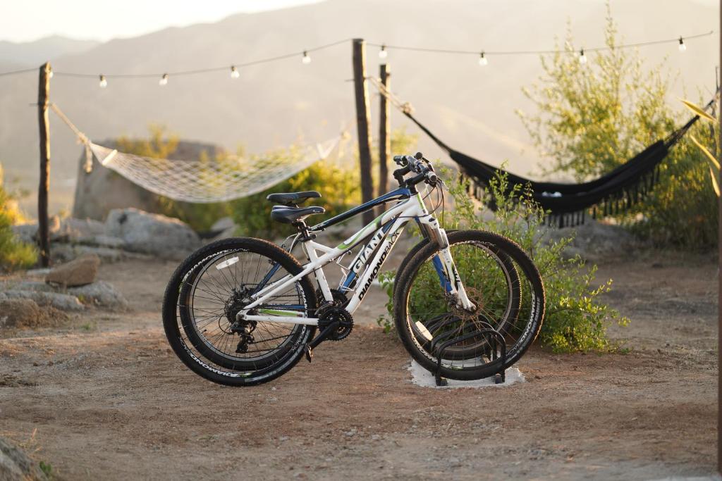 Rattasõit majutusasutuse Cabaña Amanecer en Aurora Cabin & Glamping aladel või selle läheduses