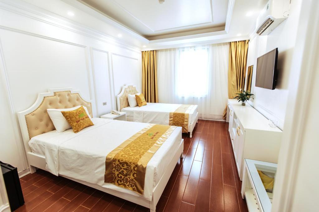 Bài Thơ Mountain Hotel - 2