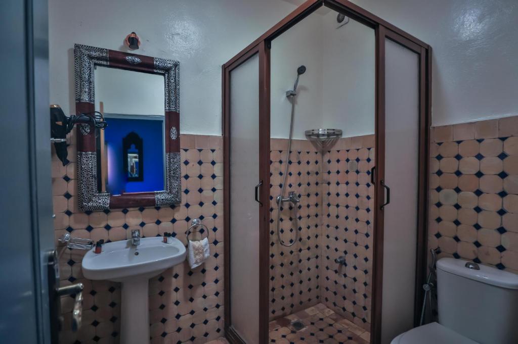 Koupelna v ubytování Riad Nayum