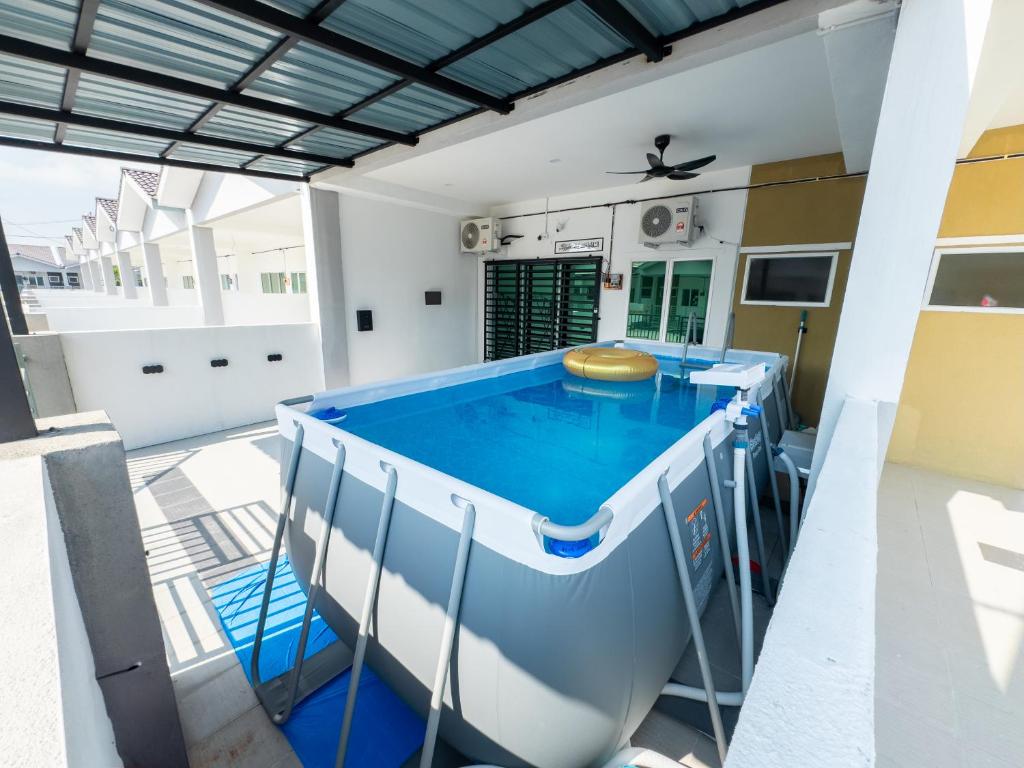 Bazén v ubytování NDD Homestay nebo v jeho okolí