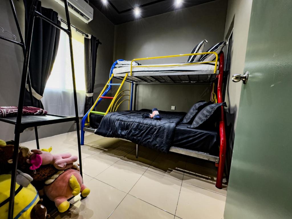 Palanda nebo palandy na pokoji v ubytování NDD Homestay