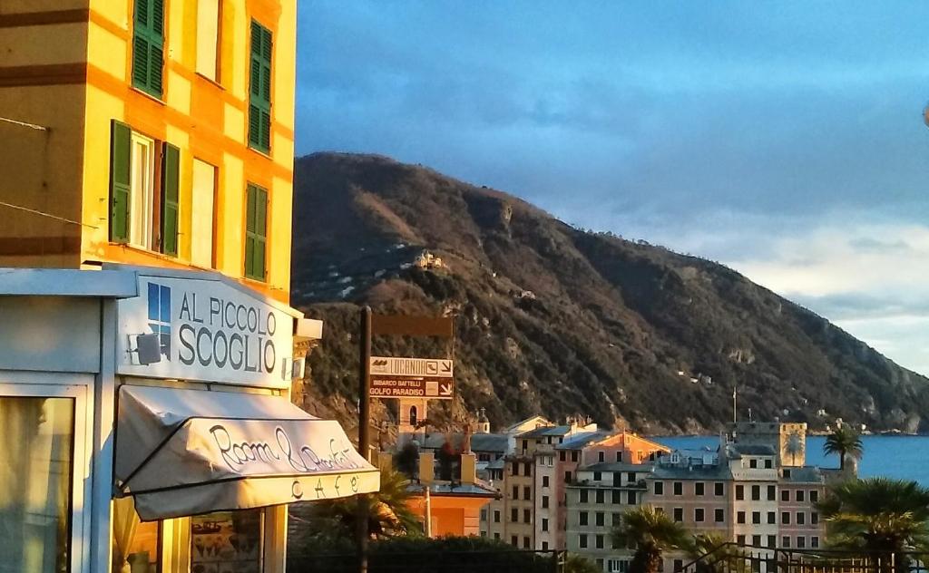 Фотография из галереи Al Piccolo Scoglio - Room & Breakfast в Камольи