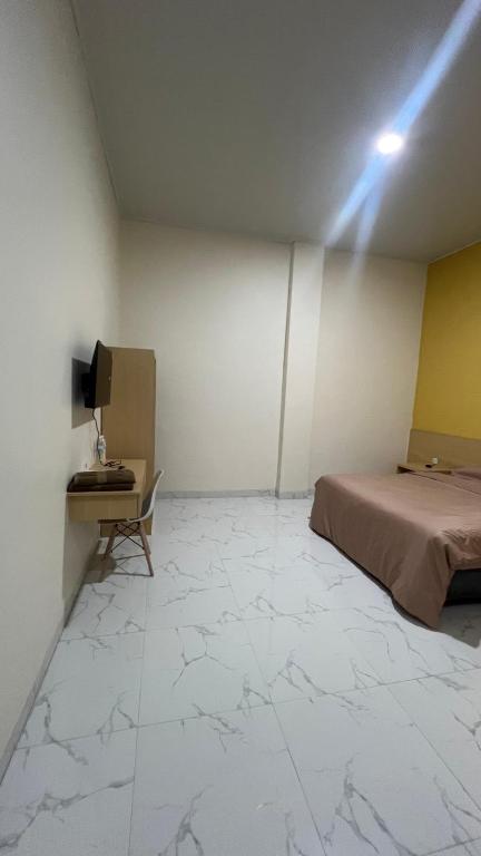 Postel nebo postele na pokoji v ubytování Slara Hostel Syariah