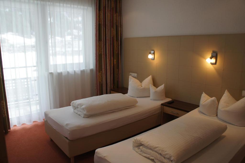 Postel nebo postele na pokoji v ubytování alpinea Appartements