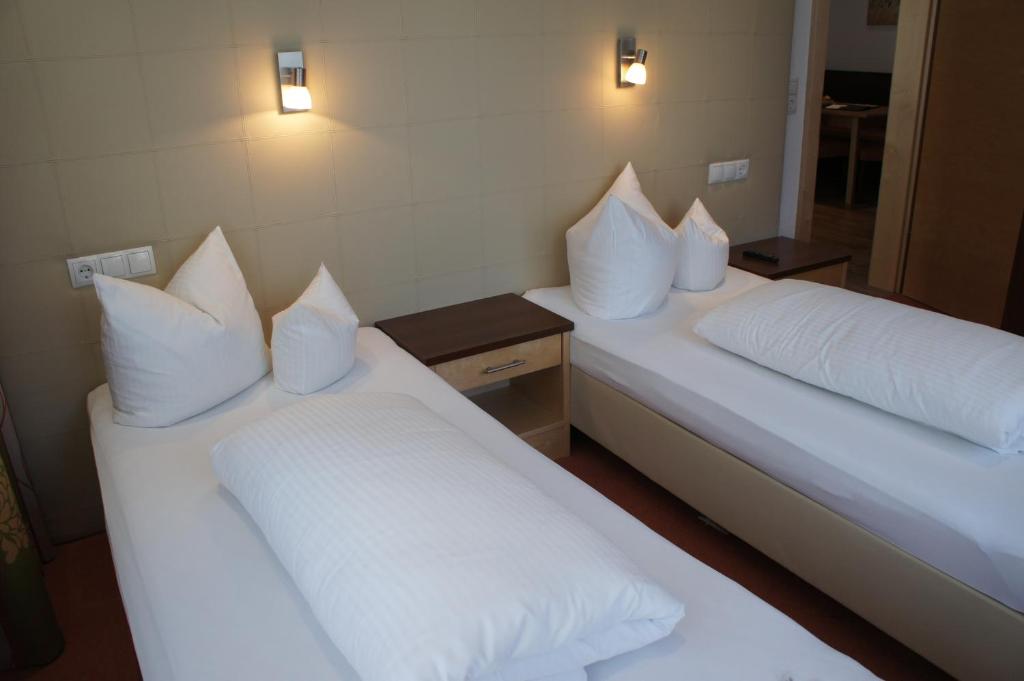 Postel nebo postele na pokoji v ubytování alpinea Appartements