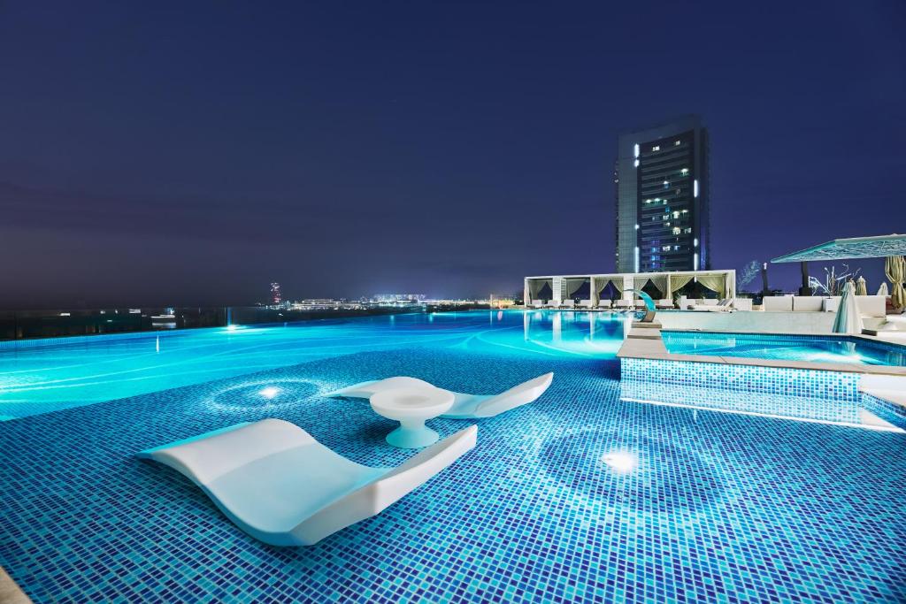Der Swimmingpool an oder in der Nähe von The OQ