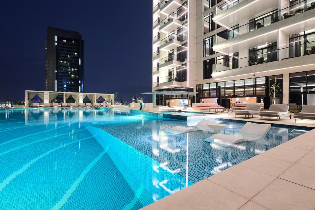 Der Swimmingpool an oder in der Nähe von The OQ
