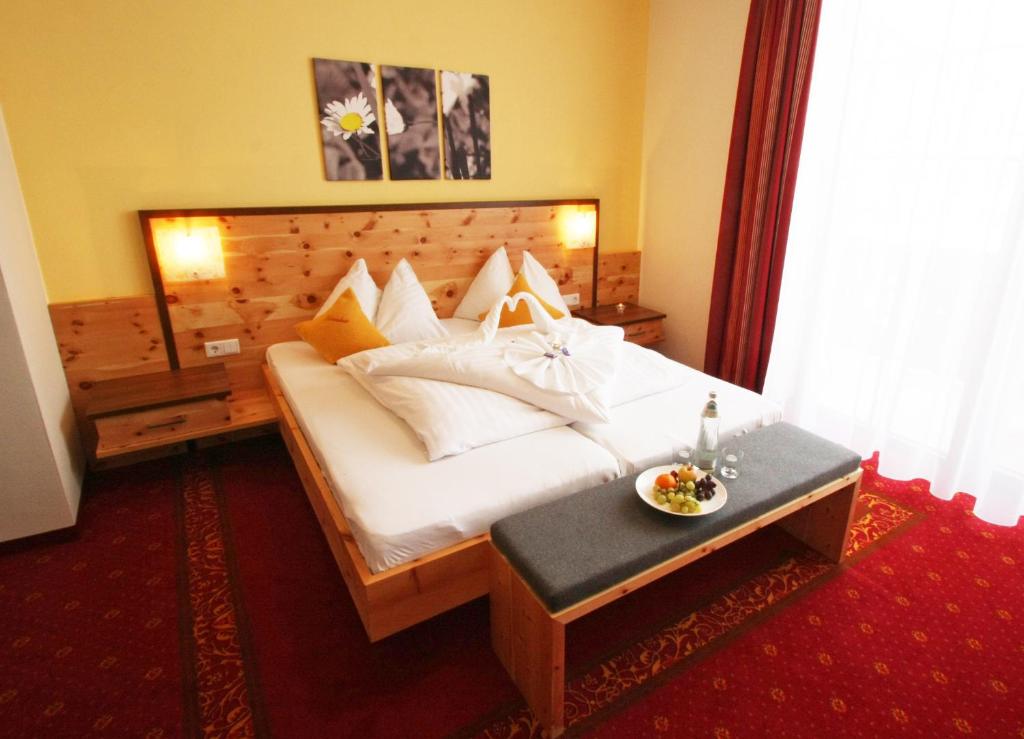 Postel nebo postele na pokoji v ubytování Hotel Erlebniswelt Stocker