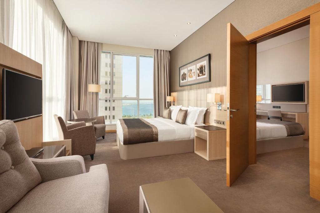 Postel nebo postele na pokoji v ubytování TRYP by Wyndham Abu Dhabi City Center