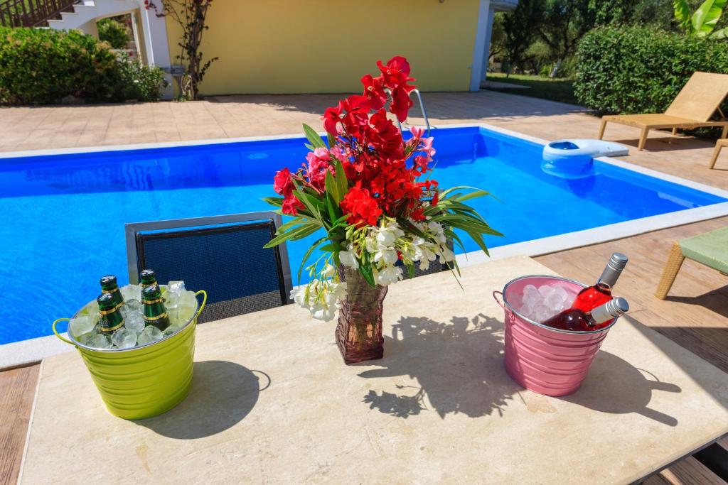 Bazén v ubytovaní Zante View villa Odysseus alebo v jeho blízkosti