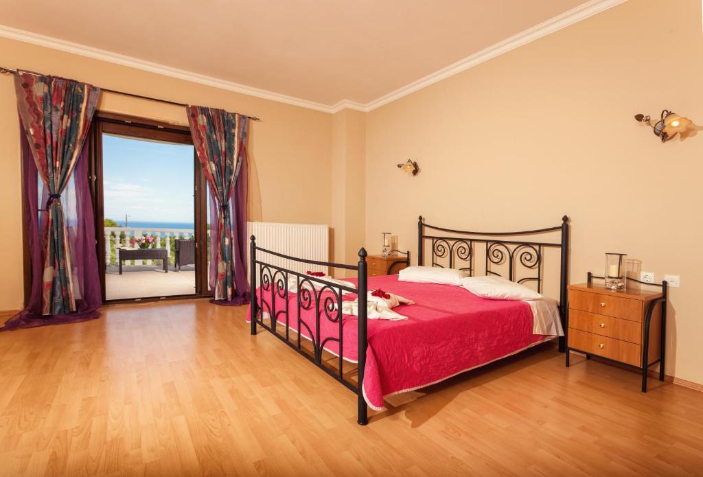 Posteľ alebo postele v izbe v ubytovaní Zante View villa Odysseus