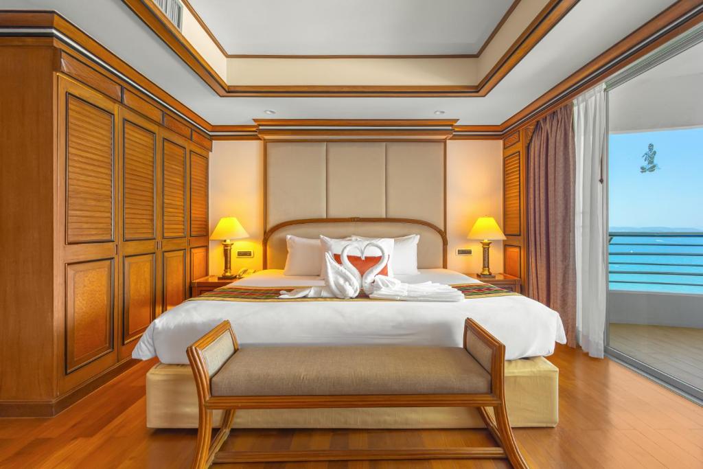 
Regency Suite (1 bedroom)
