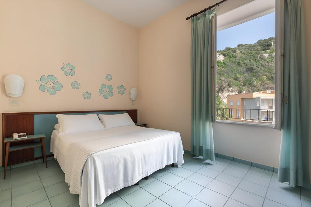 Postel nebo postele na pokoji v ubytování Hotel Serapo